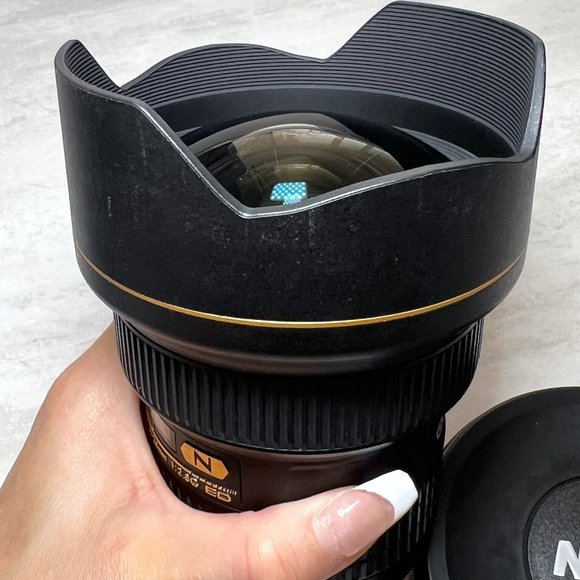 Nikon AF-S NIKKOR 14-24mm f/2.8G ED Lens - Picture 2 of 5